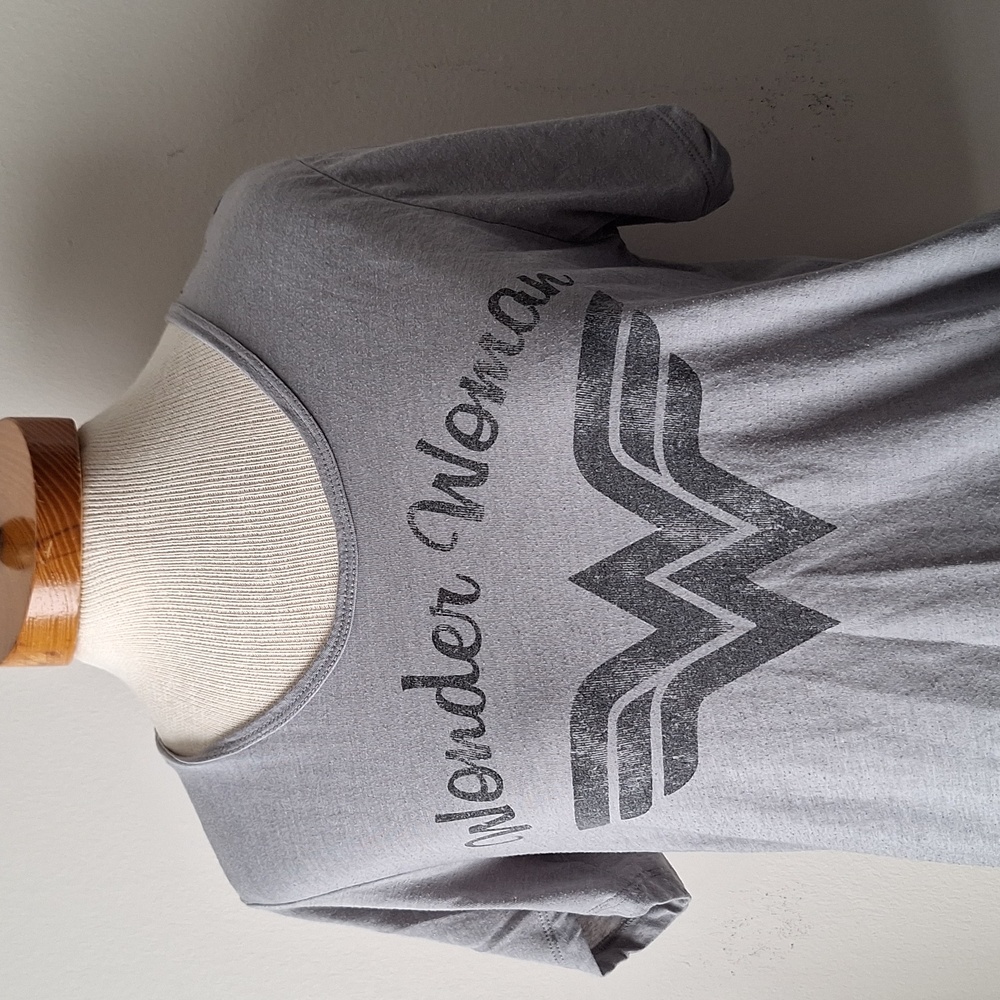 Wonder Woman Graphic Tee - Gray